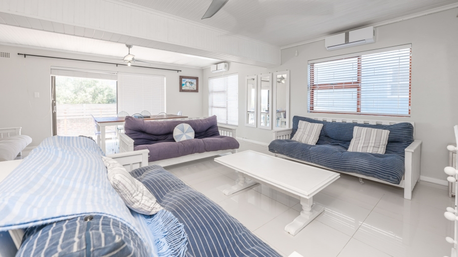To Let 5 Bedroom Property for Rent in Struisbaai Western Cape